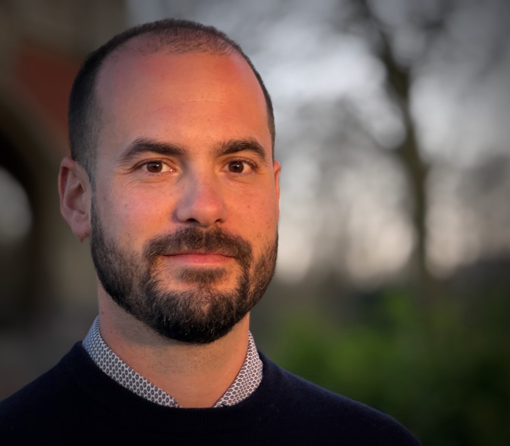 Dr. Carlos Martínez -arraras